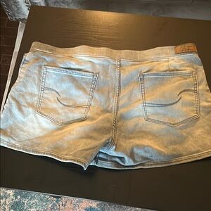 Levi Strauss shorts w/pockets and faux drawstring @waist Size 16 12 inches long